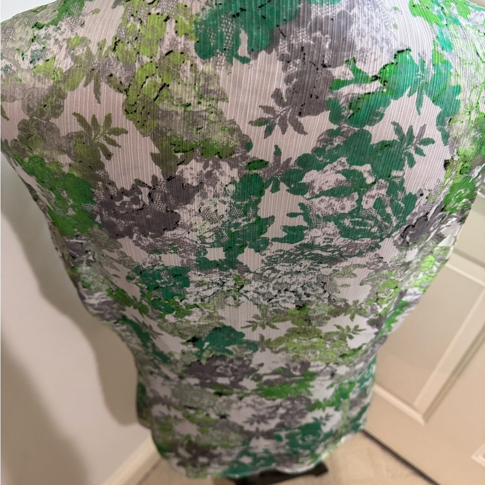 Tahari Green & Gray Ruffled Mandarin Collar sleeveless Blouse size Large - Picture 2 of 12